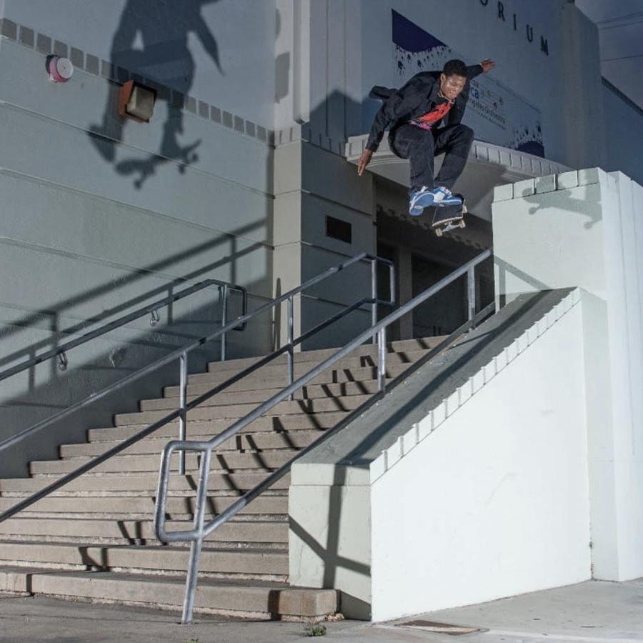 Ishod Kickflip into Bank