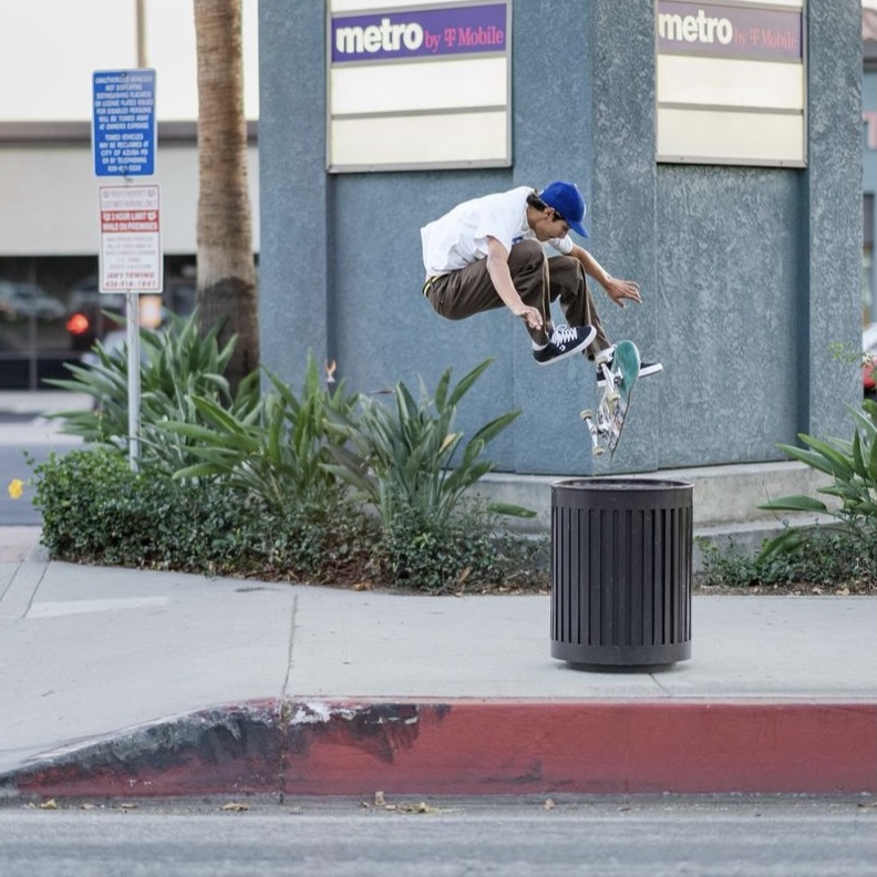 Louie 360 Flip
